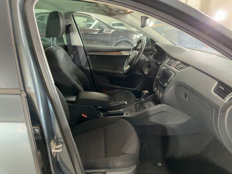 Skoda Octavia 2.0 TDI Scout 4x4 2015 – снимка 16