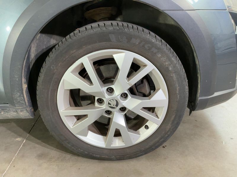 Skoda Octavia 2.0 TDI Scout 4x4 2015 – снимка 11