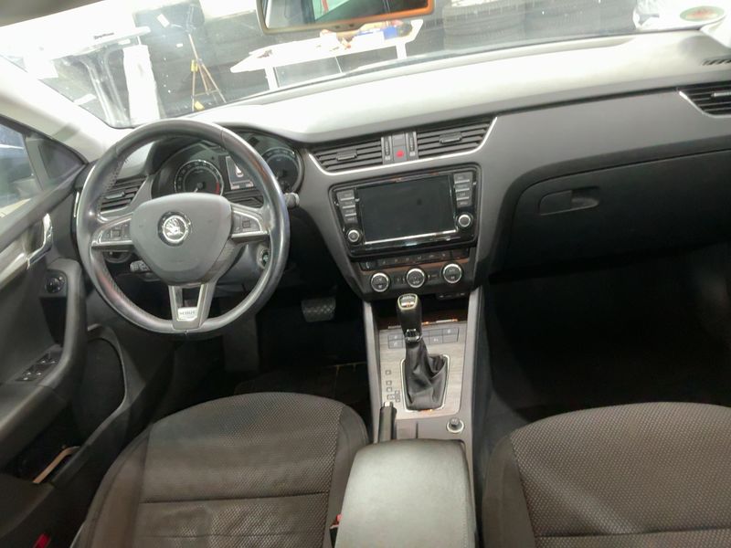 Skoda Octavia 2.0 TDI Scout 4x4 2015 – снимка 17