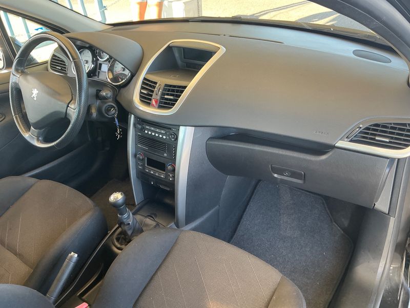 Peugeot 207 1.6 HDi XT Pack — zdjęcie 3