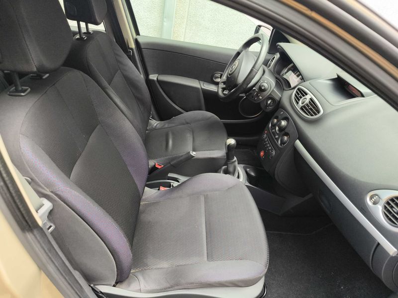 Renault Clio 1.4 Emotion — zdjęcie 10