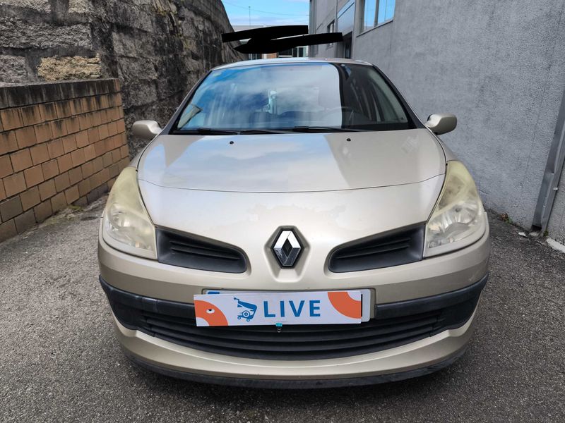 Renault Clio 1.4 Emotion — zdjęcie 7