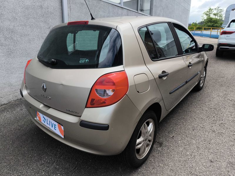 Renault Clio 1.4 Emotion — zdjęcie 5