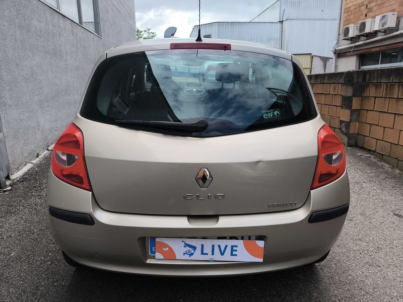 Renault Clio 1.4 Emotion — zdjęcie 4