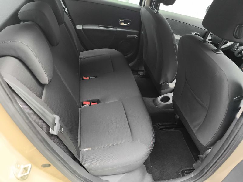 Renault Clio 1.4 Emotion — zdjęcie 13