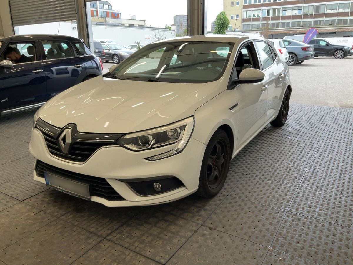 Renault Megane 2016 — photo 1