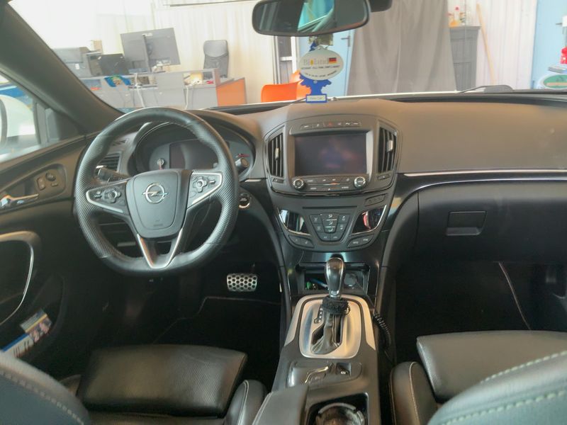 Opel Insignia 2.8 V6 Turbo OPC 4x4 — zdjęcie 12