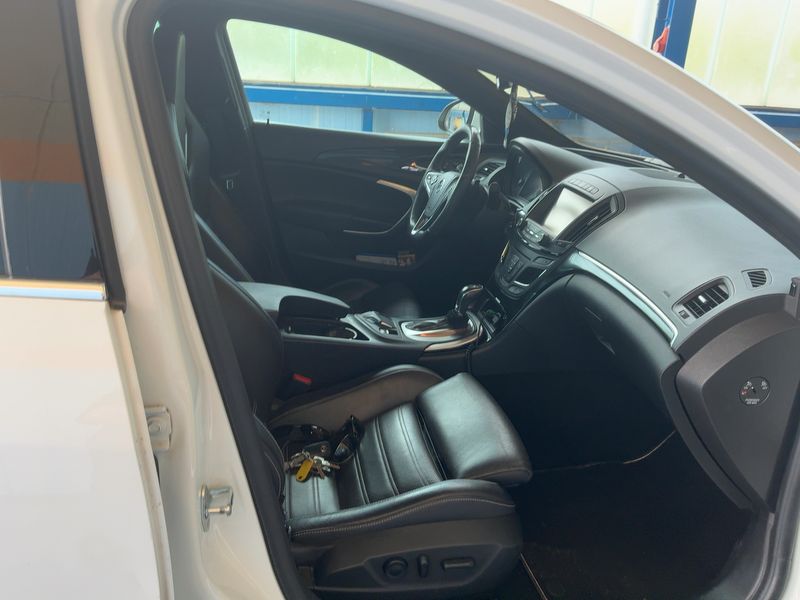 Opel Insignia 2.8 V6 Turbo OPC 4x4 — zdjęcie 11