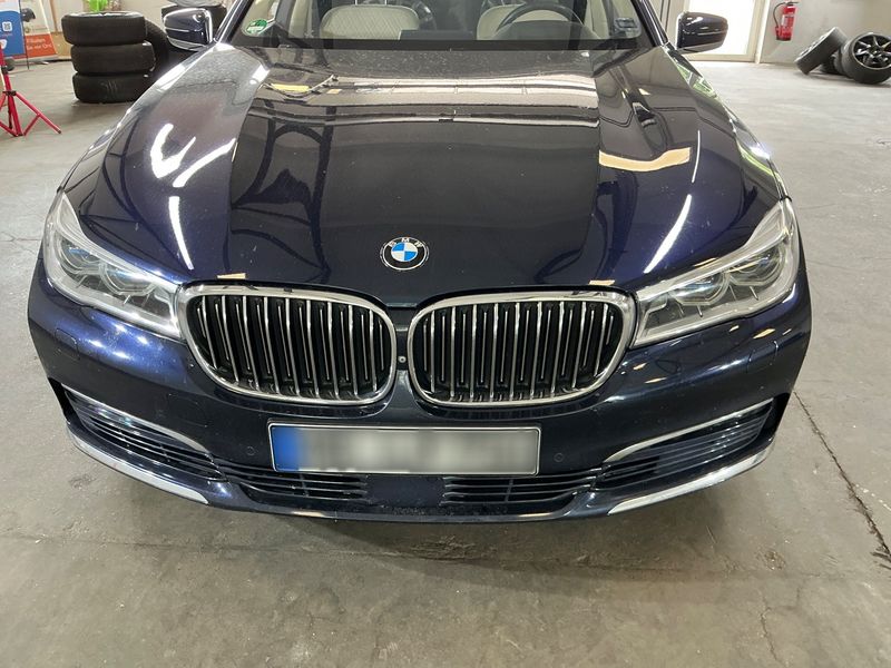 BMW 7er 750i xDrive 2016 – снимка 33