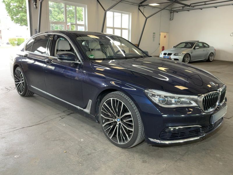 BMW 7er 750i xDrive 2016 – снимка 12