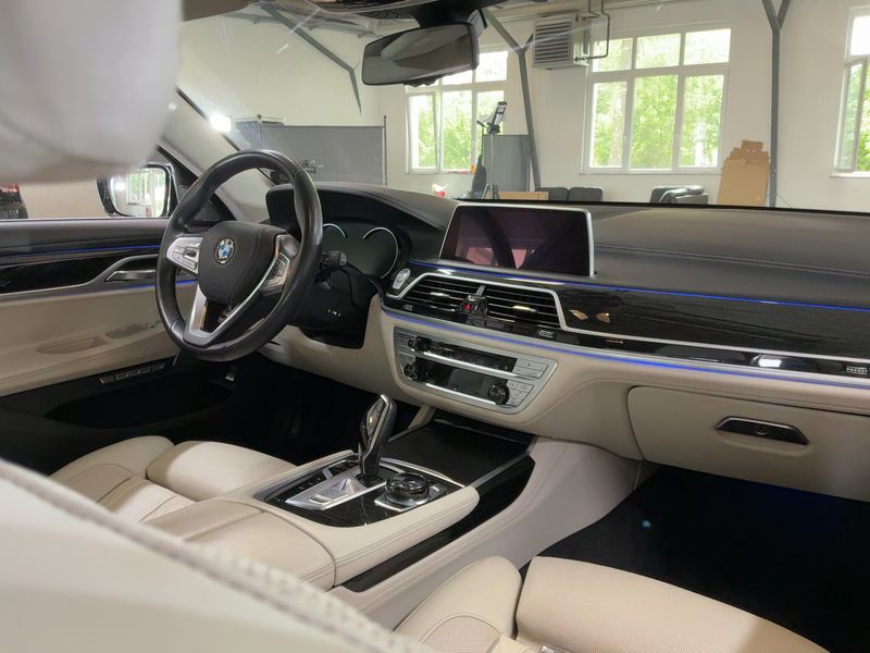 BMW 7er 750i xDrive 2016 – снимка 18