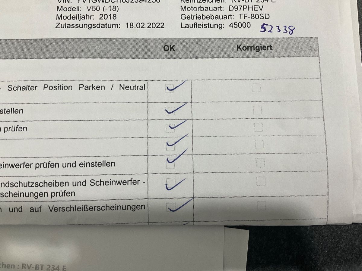 Volvo V60 2018 — photo 29