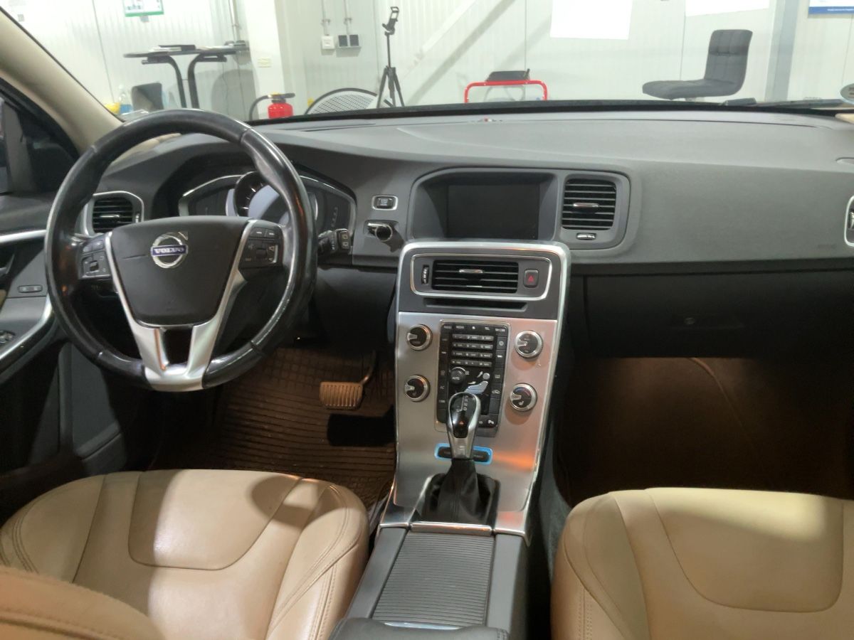 Volvo V60 2018 — photo 19