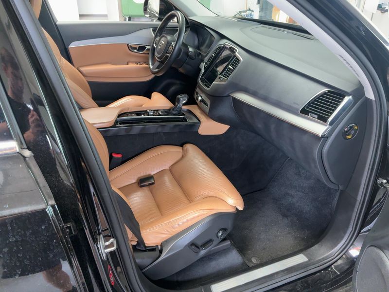 Volvo XC90 2.0 D5 Inscription AWD — zdjęcie 11
