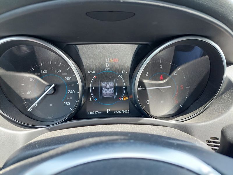 Jaguar XE 20d R-Sport AWD — zdjęcie 12