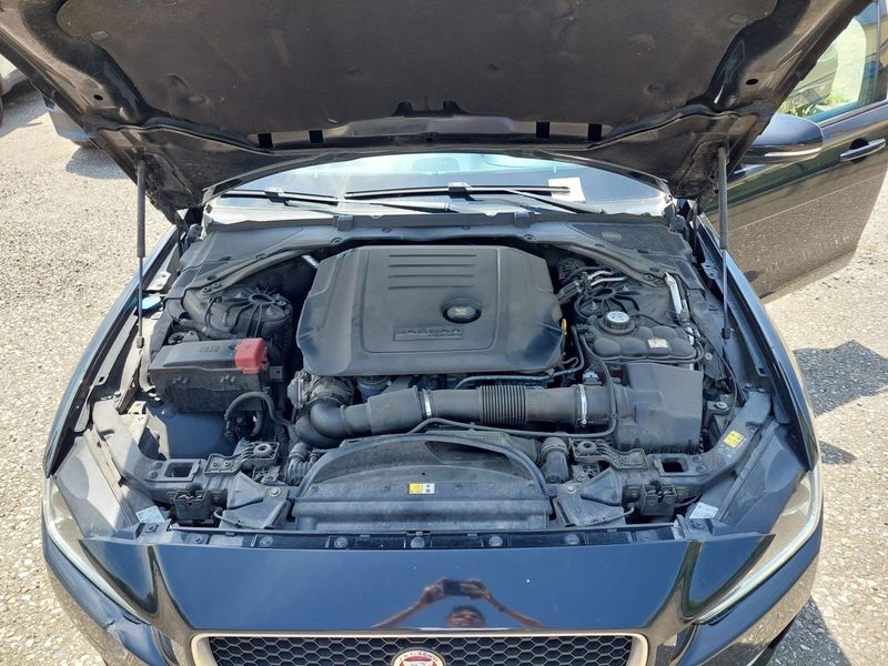 Jaguar XE 20d R-Sport AWD — zdjęcie 8
