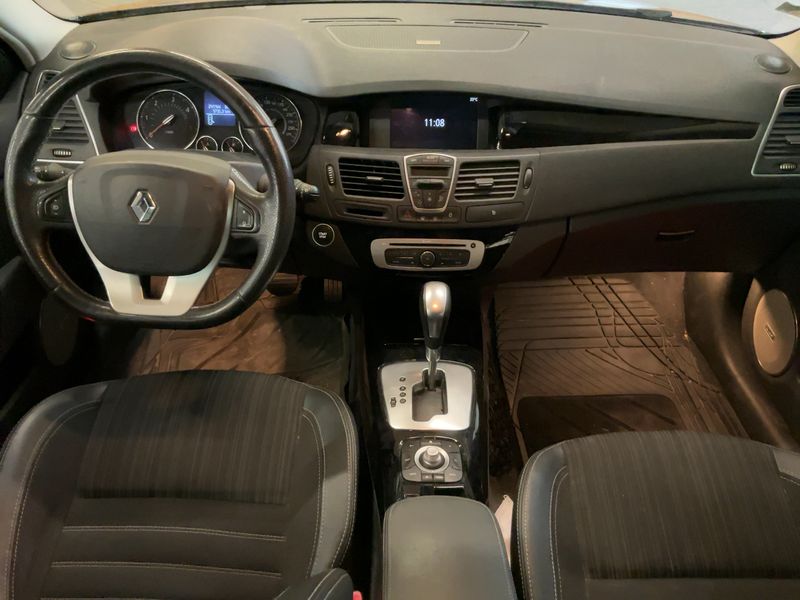 Renault Laguna 2.0 dCi BOSE Edition — zdjęcie 12