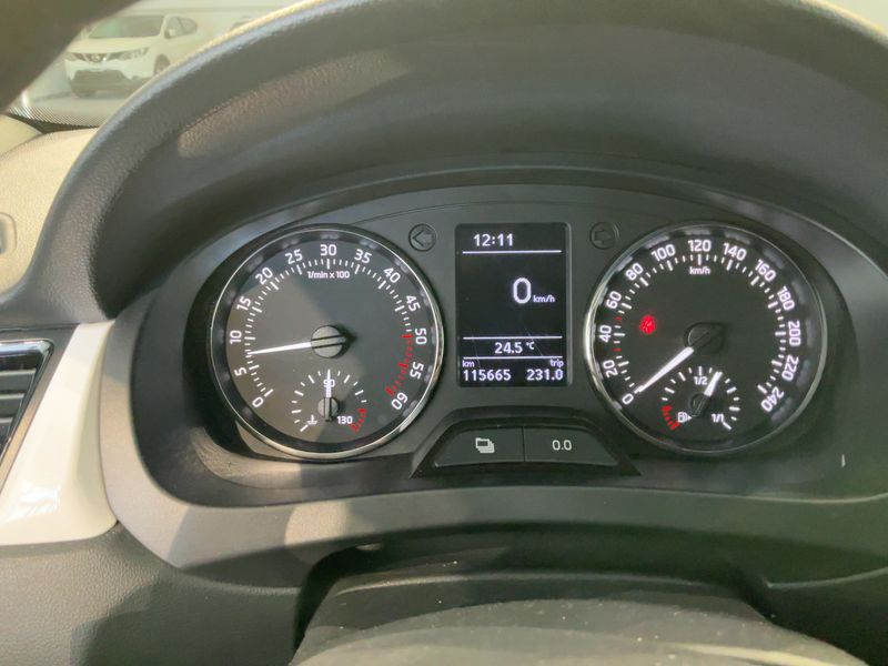 Skoda Rapid Spaceback 1.6 TDI GreenLine 2014 – снимка 18