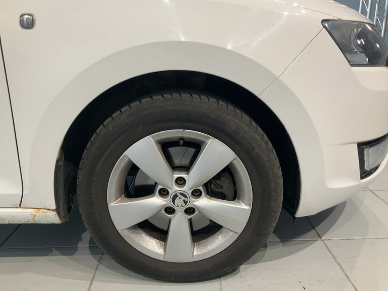 Skoda Rapid Spaceback 1.6 TDI GreenLine 2014 – снимка 11