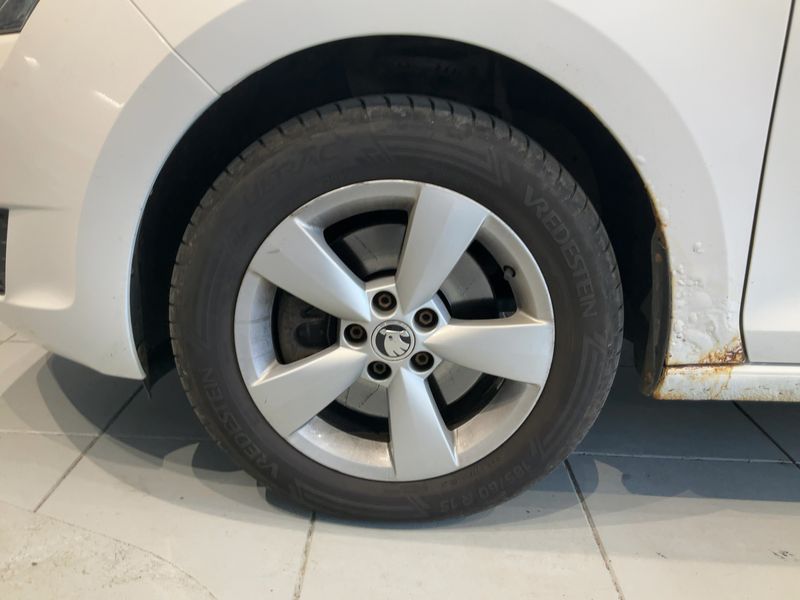 Skoda Rapid Spaceback 1.6 TDI GreenLine 2014 – снимка 3