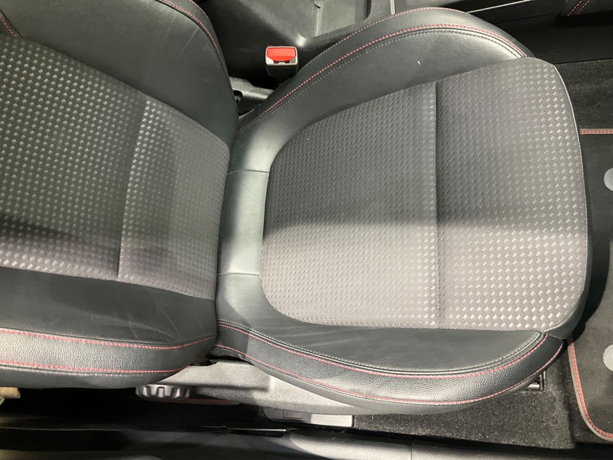 Ford Focus 2019 — photo 35