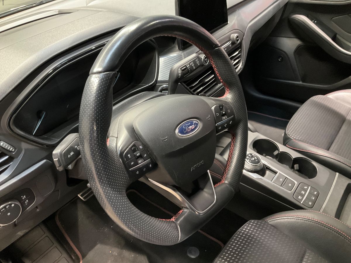 Ford Focus 2019 — photo 34