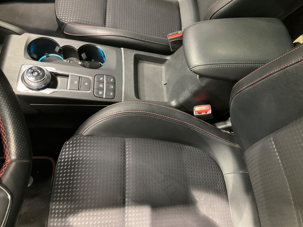 Ford Focus 2019 — photo 33