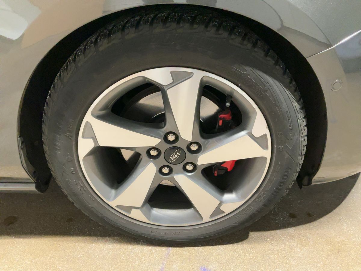 Ford Focus 2019 — photo 12