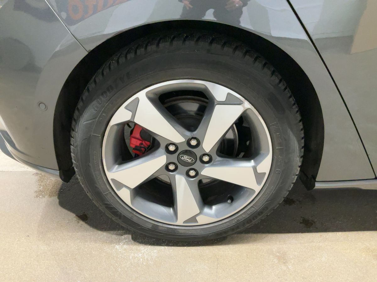 Ford Focus 2019 — photo 10