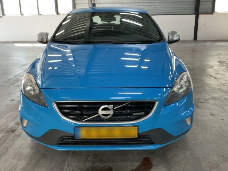 Volvo V40 1.6 D2 R-Design — zdjęcie 9