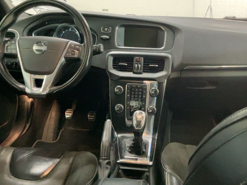 Volvo V40 1.6 D2 R-Design — zdjęcie 12