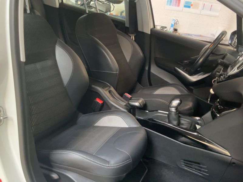 Peugeot 2008 1.2 PureTech Allure — zdjęcie 11