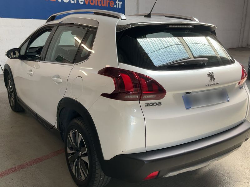 Peugeot 2008 1.2 PureTech Allure — zdjęcie 3