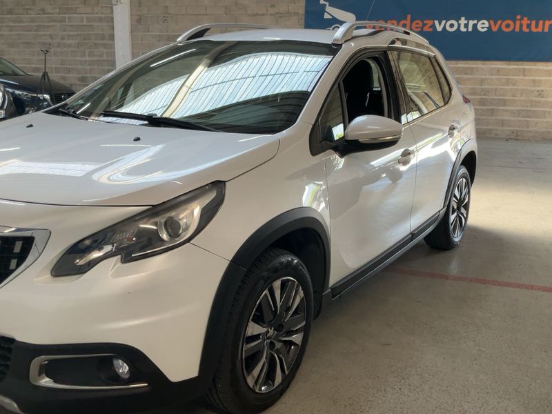 Peugeot 2008 1.2 PureTech Allure — zdjęcie 2