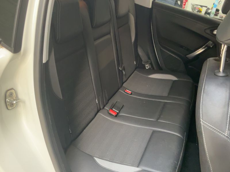 Peugeot 2008 1.2 PureTech Allure — zdjęcie 14