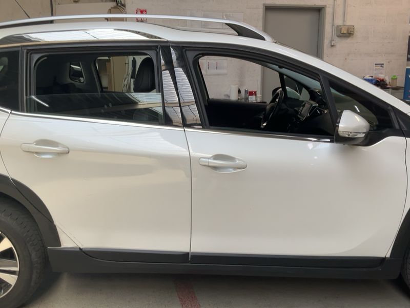 Peugeot 2008 1.2 PureTech Allure — zdjęcie 7