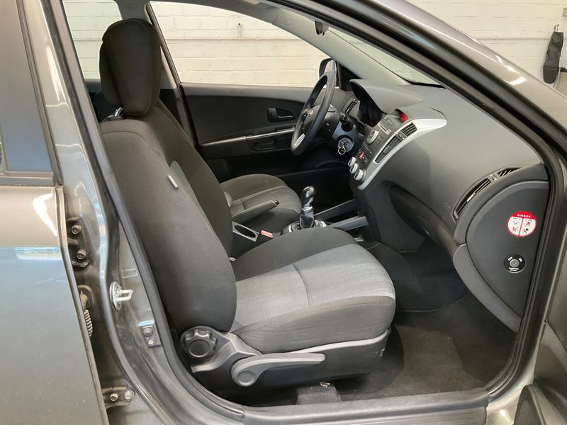 Kia cee'd 1.4 Spirit — zdjęcie 3