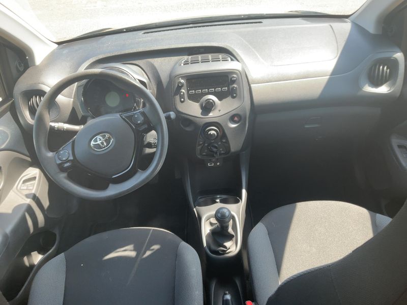 Toyota Aygo 1.0 X — zdjęcie 12