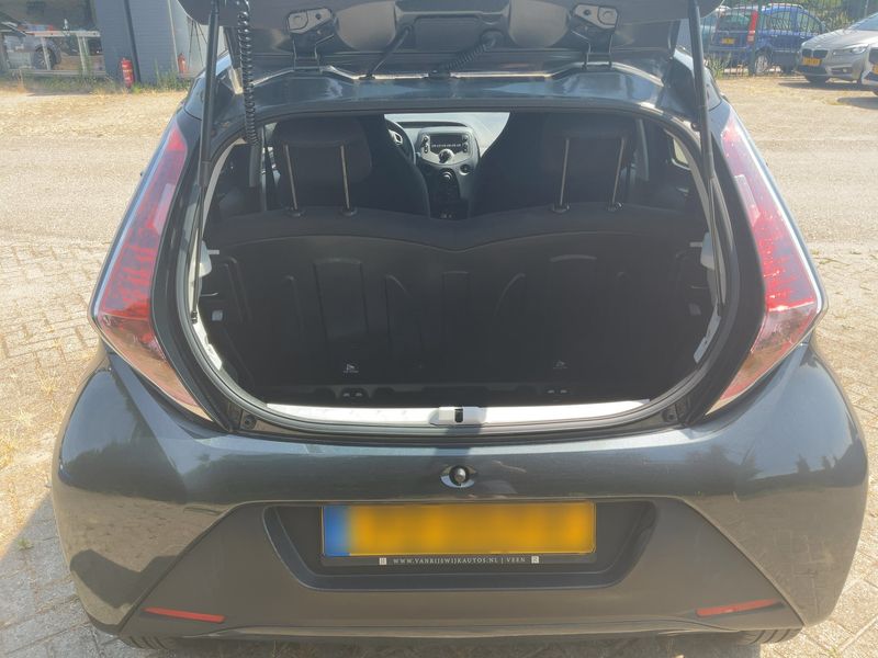 Toyota Aygo 1.0 X — zdjęcie 10
