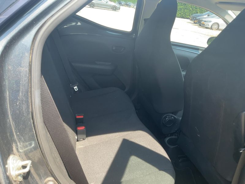 Toyota Aygo 1.0 X — zdjęcie 14