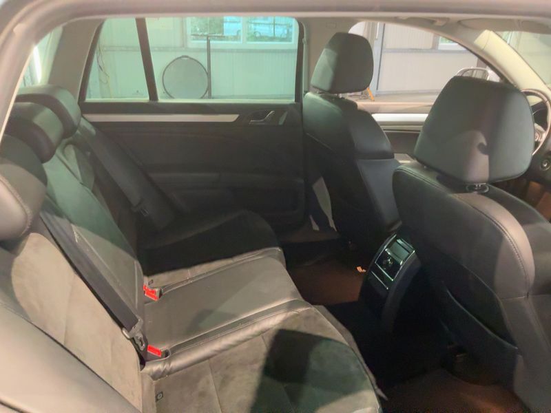 Skoda Superb 2.0 TDI Elegance — zdjęcie 14