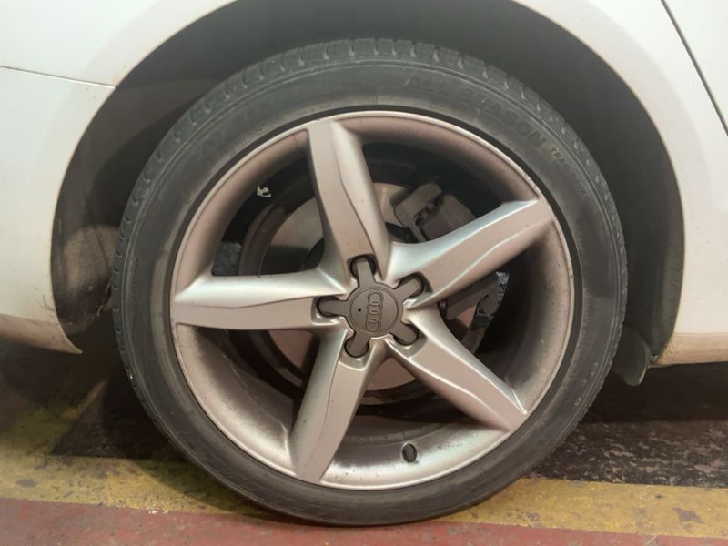 Audi A4 2.0 TDI Attraction 2013 – снимка 9