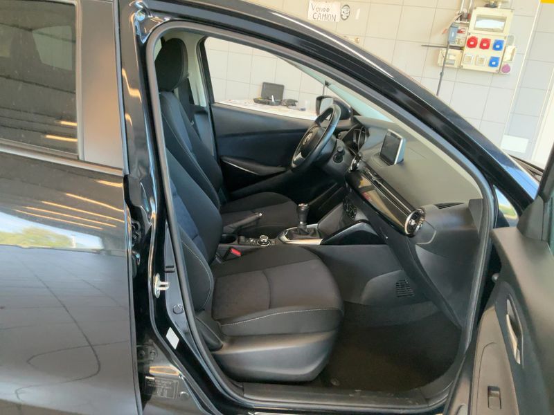 Mazda 2 1.5 Diesel Evolve — zdjęcie 11