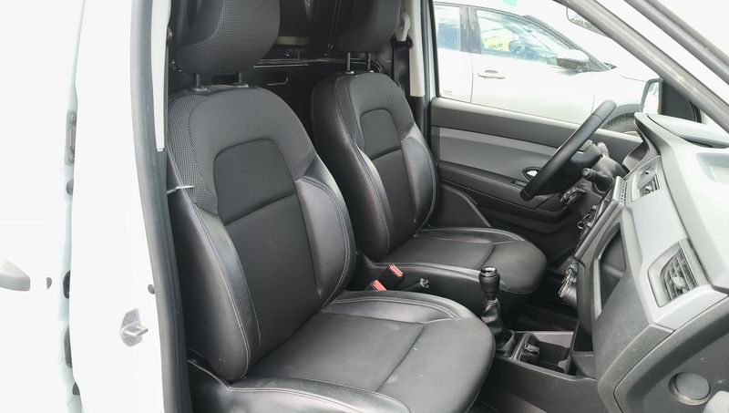 Renault Express 1.5 BLUE dCi Confort — zdjęcie 9