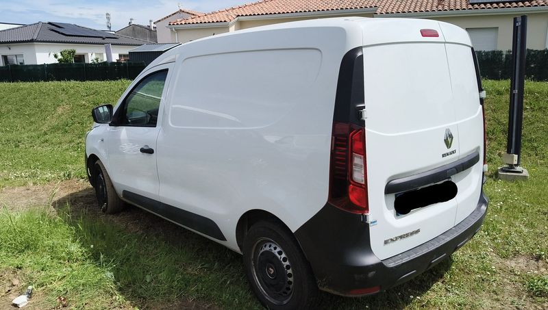 Renault Express 1.5 BLUE dCi Confort — zdjęcie 3