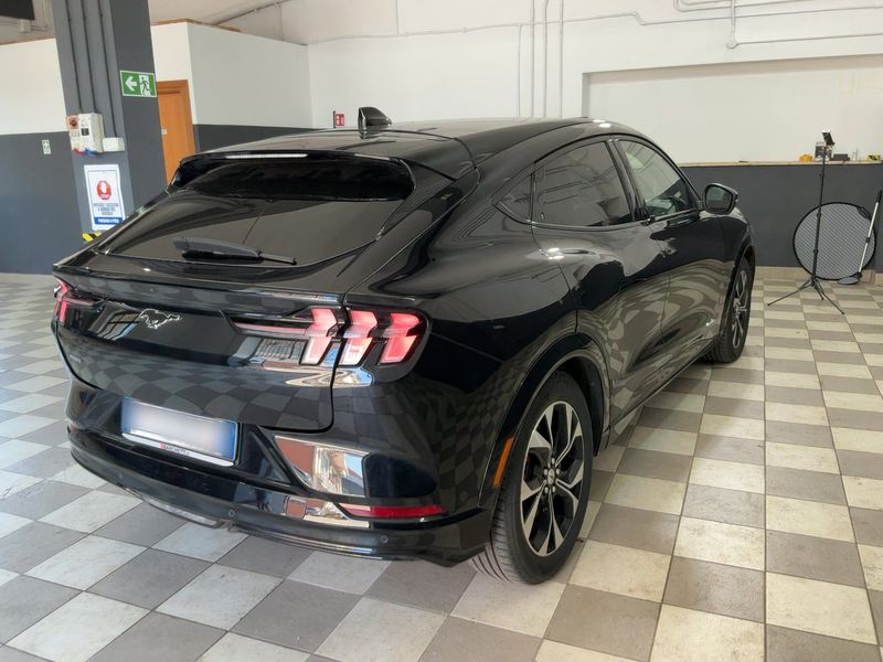 Ford Mustang Mach-E electric drive 198 kW AWD — zdjęcie 6