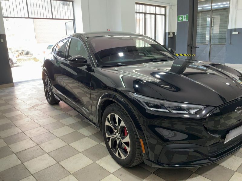 Ford Mustang Mach-E electric drive 198 kW AWD — zdjęcie 8