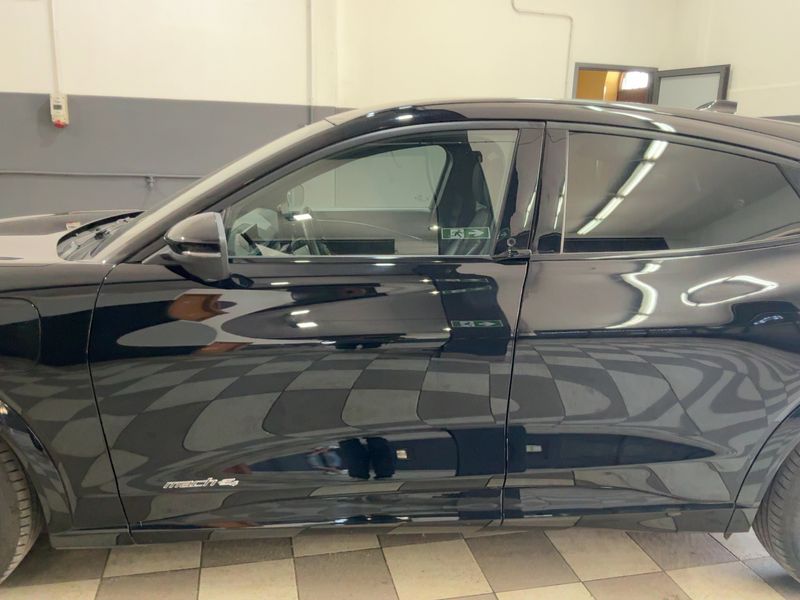 Ford Mustang Mach-E electric drive 198 kW AWD — zdjęcie 4