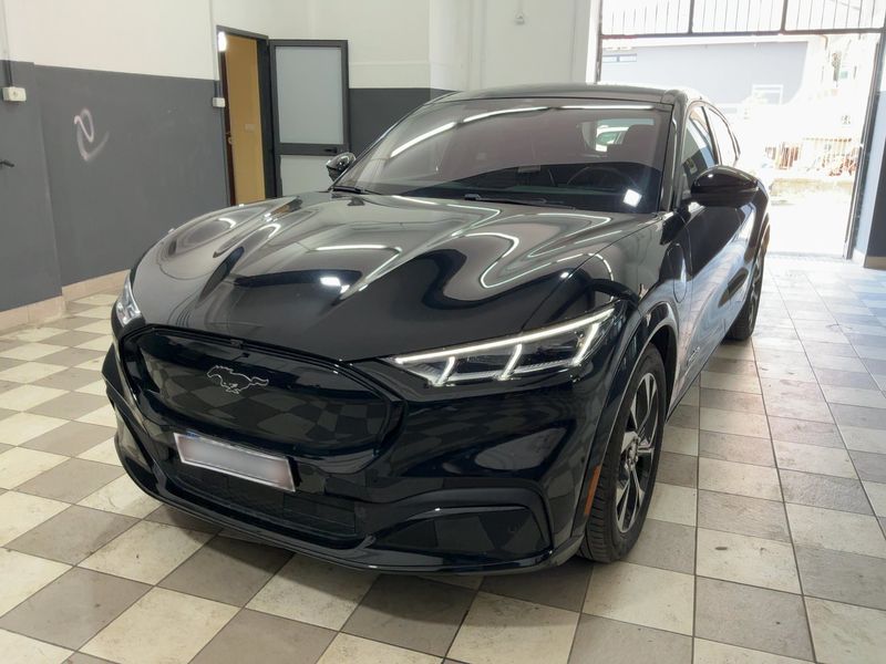 Ford Mustang Mach-E electric drive 198 kW AWD