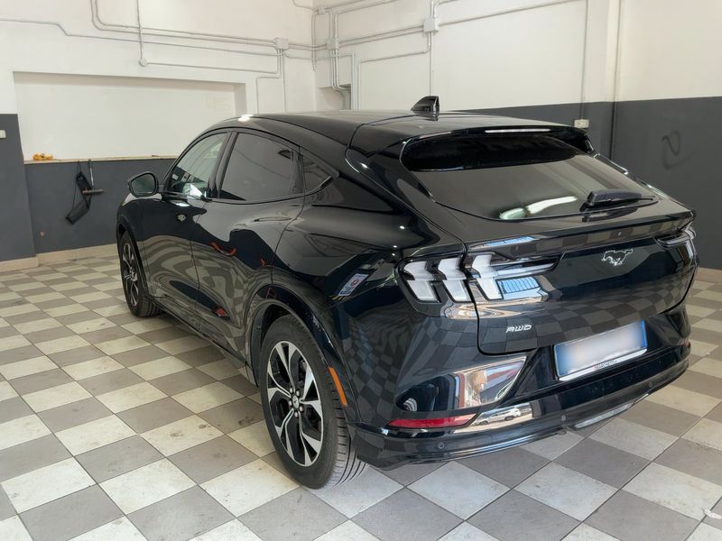 Ford Mustang Mach-E electric drive 198 kW AWD — zdjęcie 3